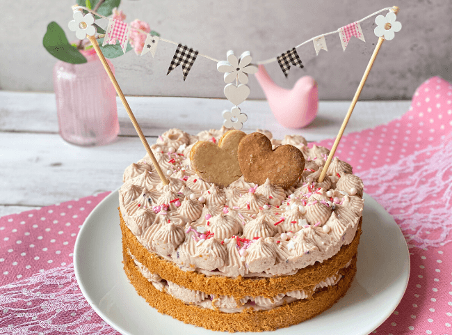 Geburtstagstorte ohne Zucker für das Baby