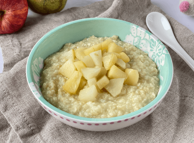 Hirsebrei mit Apfel und Birnen für das Baby