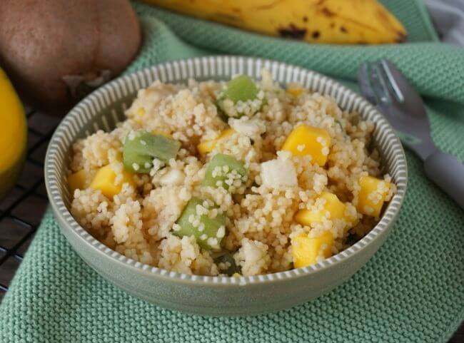 Süßer Couscous Babybrei mit Kiwi, Banane und Mango