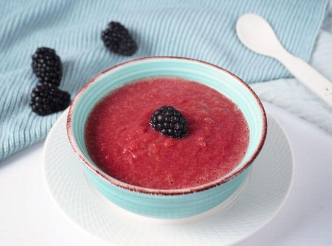 Nachmittagsbrei mit Möhren und Brombeeren