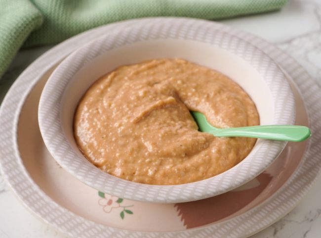 Babybrei mit Süßkartoffel, Möhre, Lammfleisch und Petersilie