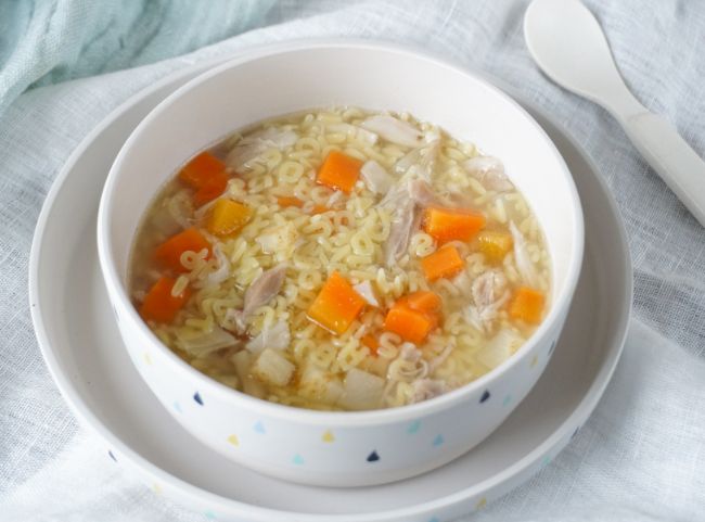 Buchstabensuppe mit Hühnchen