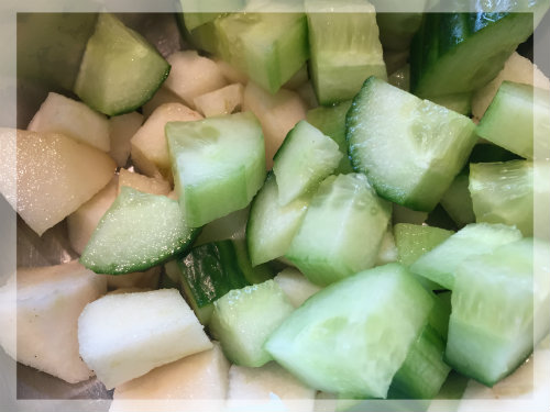 Babybrei mit Gurke, Avocado und Birne Babybrei mit Gurke, Avocado und Birne