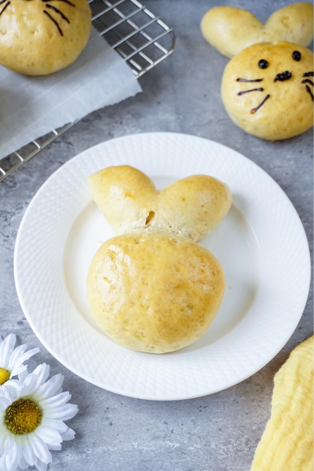 süße Osterhasen-Milchbrötchen ohne Zucker backen süße Osterhasen-Milchbrötchen ohne Zucker backen