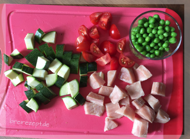 Babybrei mit Gartengemüse (Zucchini, Tomaten, Erbsen)