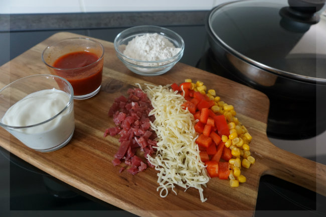 3 Zutaten Pfannenpizza ohne Hefe 3 Zutaten Pfannenpizza ohne Hefe